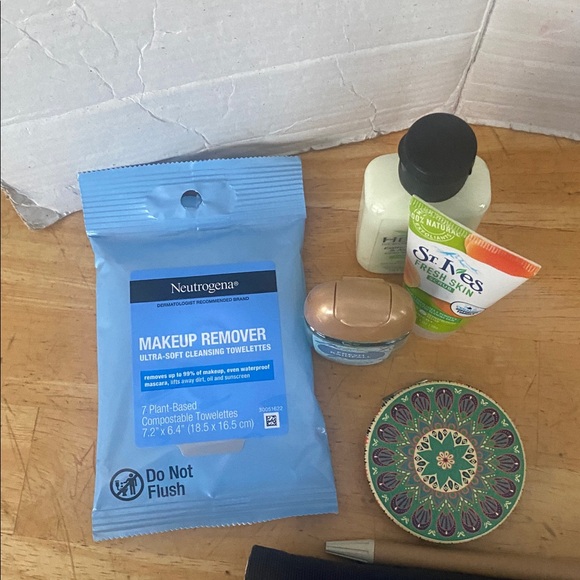 Someone Somewhere for Delta filled travel pouch w B&BWs, Hempz, Neutrogena more - Picture 5 of 8